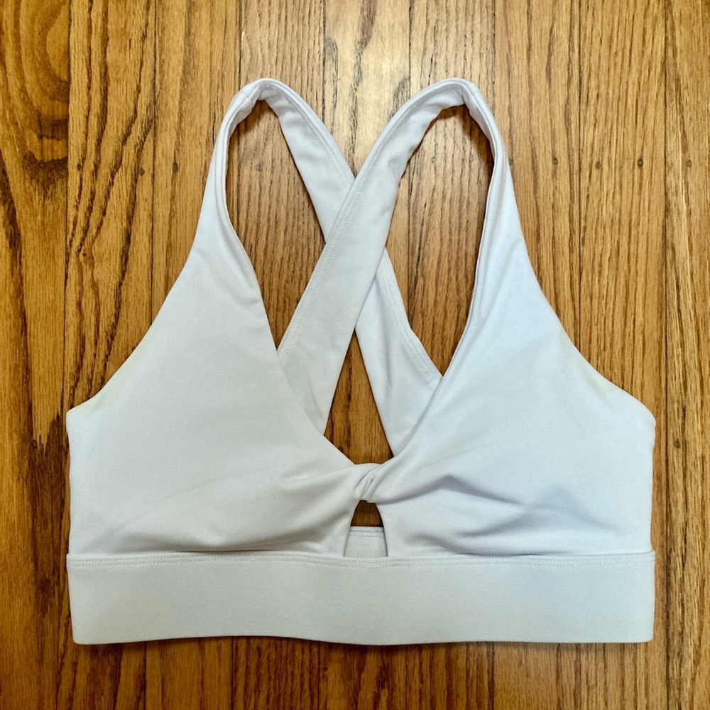 Fabletics Oasis Twist Medium Impact Sports Bra White Small New Without Tags